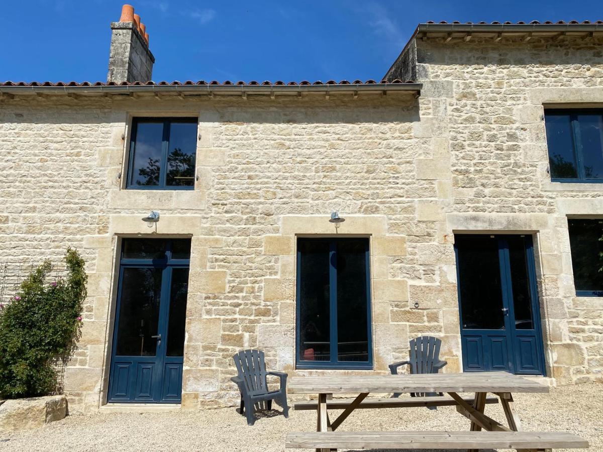 Chateau Des Loups - Les Cypres Echire Kültér fotó