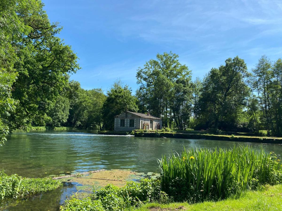Chateau Des Loups - Les Cypres Echire Kültér fotó